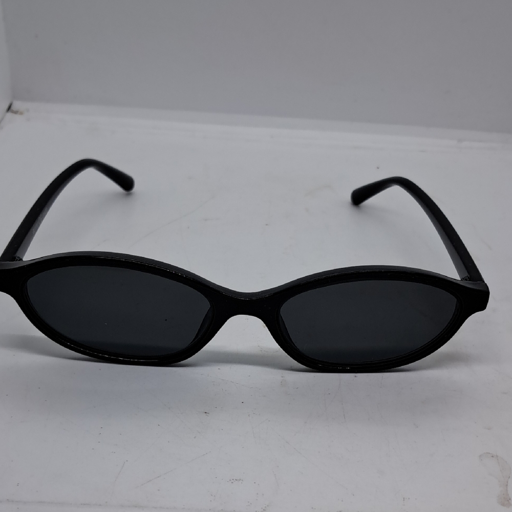 Black Women's Oval Sunglasses